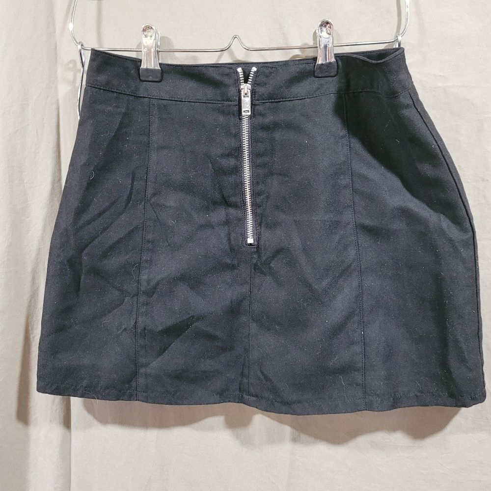 H&M divided size 6 black front zipper detail mini skirt